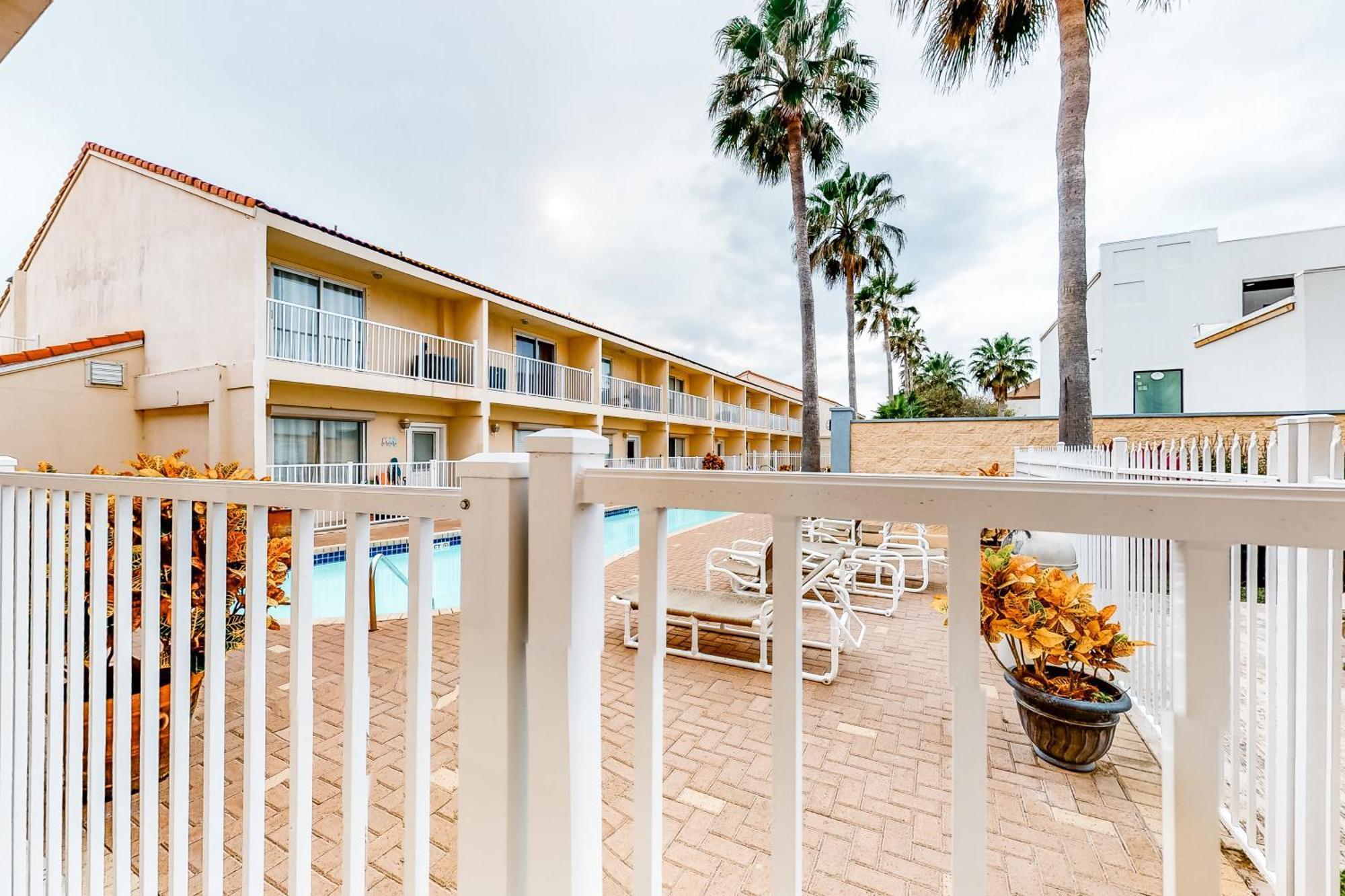 Tropical Breeze Apartment South Padre Island Room photo